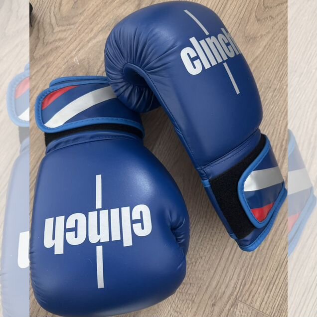 Боксерские перчатки 10 oz clinch