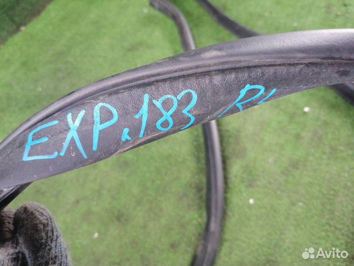 Уплотнение двери заднее Ford Explorer XLT 4.0 2006