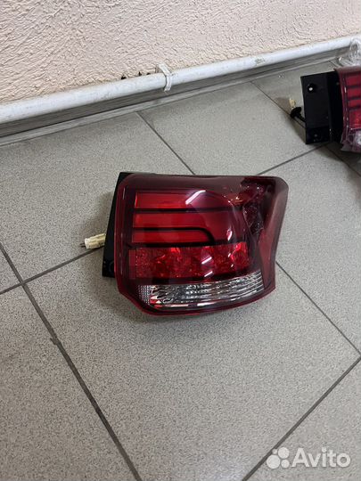 Задний фонарь Митсубиси Аутлендер 3