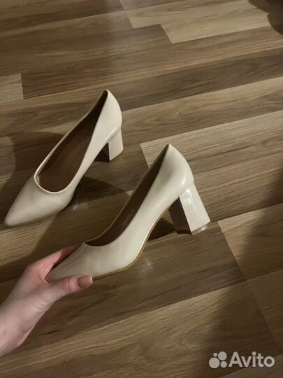 Туфли женские 37 размер бежевые