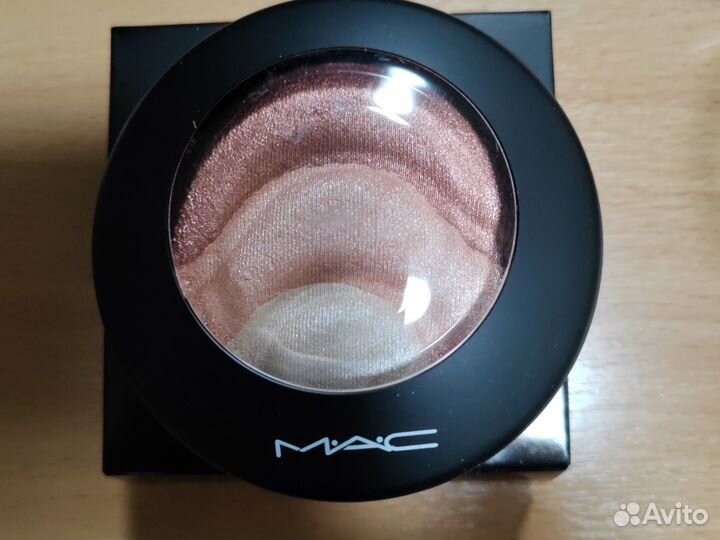 Пудра - хайлайтер Mac Mineralize NC400