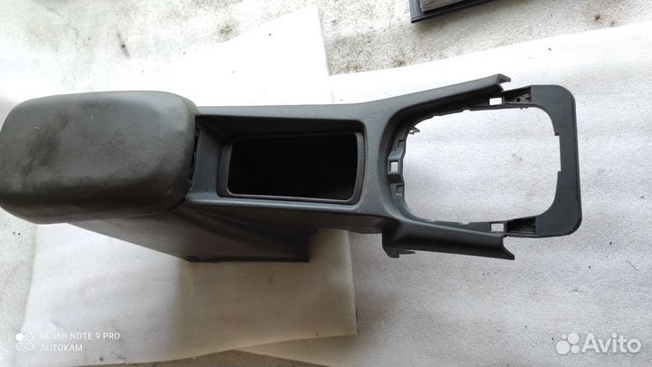 Подлокотник Mitsubishi legnum