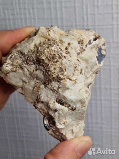 Корунд, цирконы