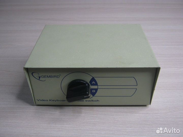 KVM-переключатель с аналог. упр. на 2 комп. бу отл