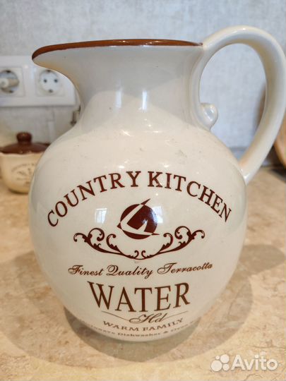 Керамический кувшин бежевый