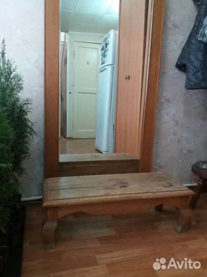 Старинное зеркало с подставкой