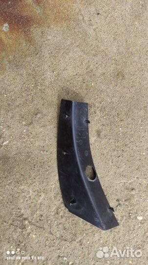 Накладка фонаря левая Citroen C4 picasso 2.0 I 16V