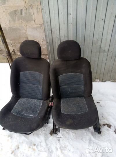 Комплект передних сидений для Renault Symbol