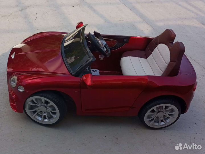 Детский электромобиль в идеальном состоянии