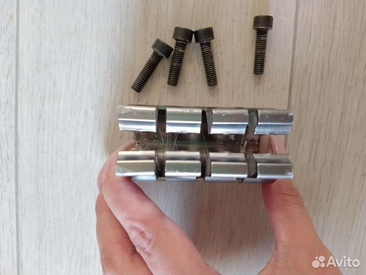 Зажим для трюкового самоката