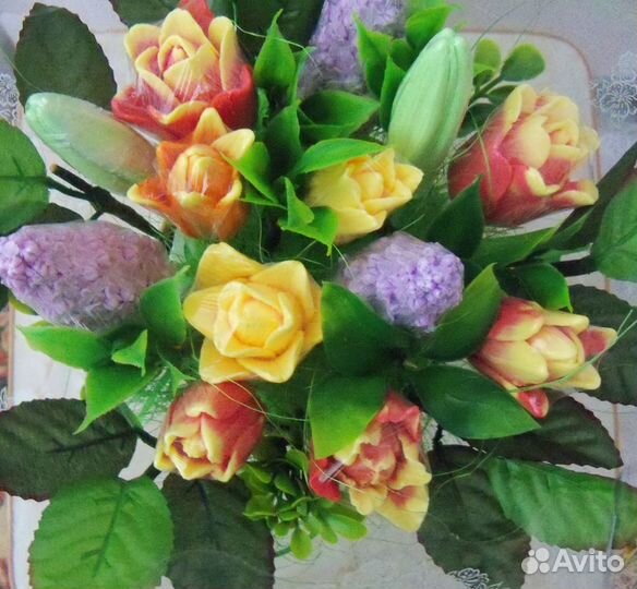 Букет тюльпанов и сирени из мыла