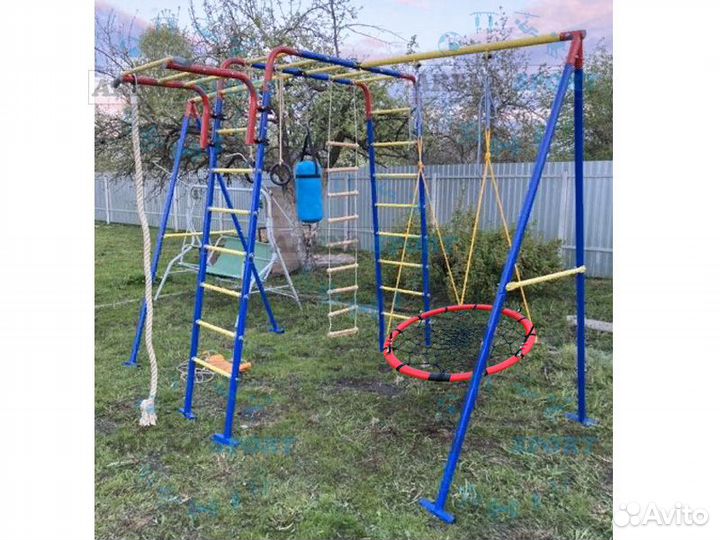 Уличный спортивный комплекс