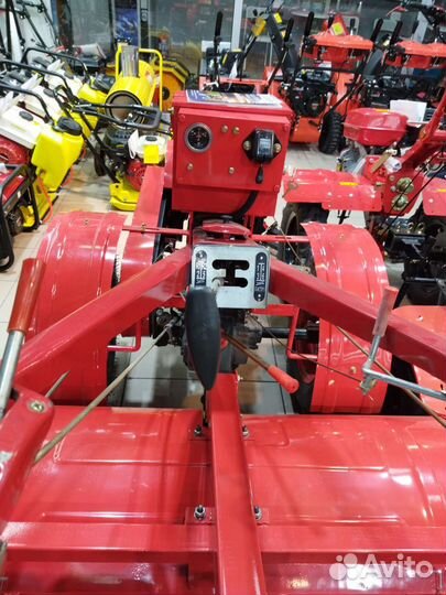 Дизельный трактор 15Е