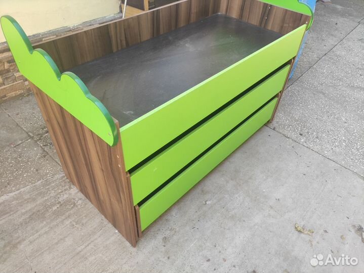 Детская кроватка выкатная 3-х ярусная