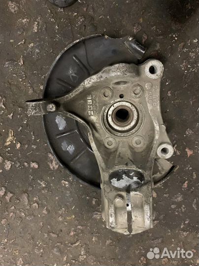 Кулак поворотный передний правый Volkswagen Passa