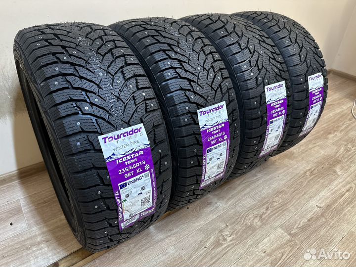 Tourador Ice Star TSW1 235/45 R18 110T