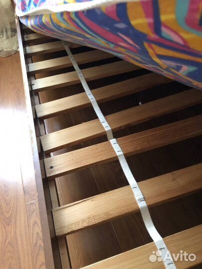 Кровать односпальная с матрасом