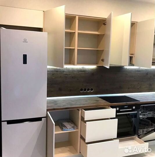 Кухня до потолка