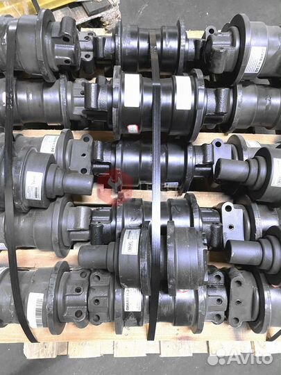 Каток поддерживающий Hitachi ZX250H-3 9235892
