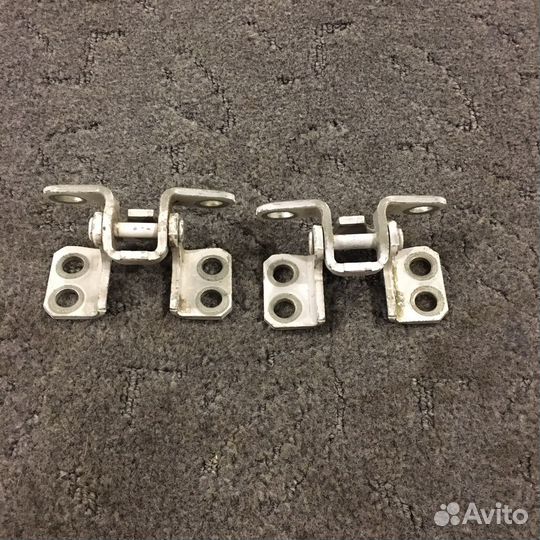 Петли 5-й двери Toyota Rav4 6880142041 ACA21