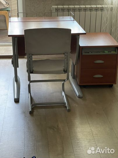 Растущая парта и стул + тумбочка