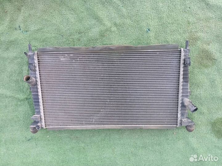 Радиатор охлаждения двигателя Ford C Max 1.8 2006