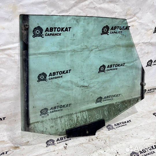 Стекло задней правой двери Audi 80 b3