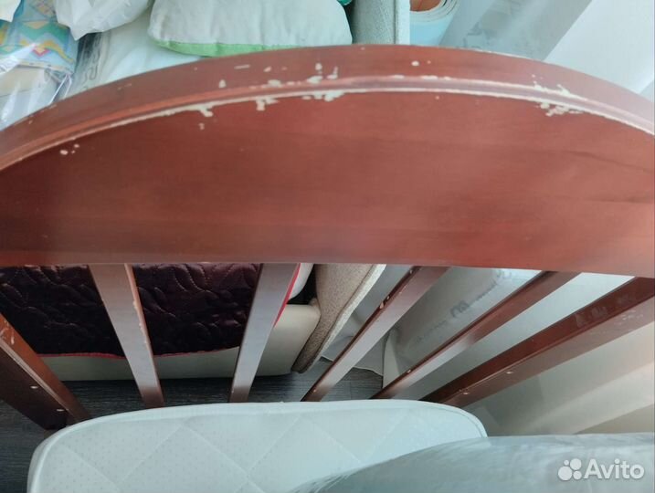 Детская кроватка с маятником