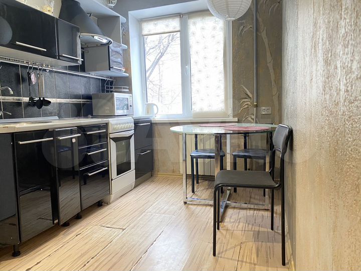 2-к. квартира, 46 м², 1/9 эт.