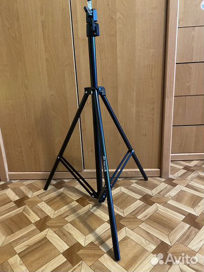 Штатив напольный металлический