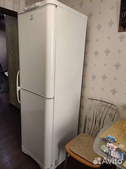 Холодильник indesit
