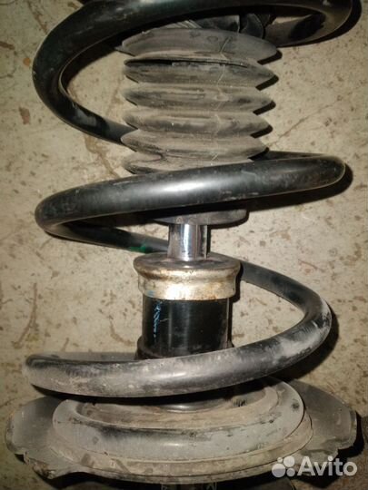 Передняя стойка в сборе Mazda 2 DE 08 - 13 г. в