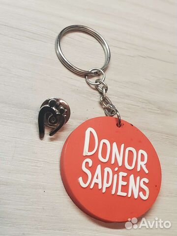 Брелоки и значки