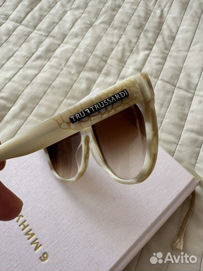 Солнцезащитные очки trussardi