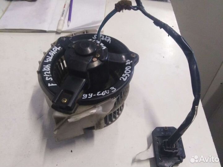 Моторчик отопителя Toyota Yaris