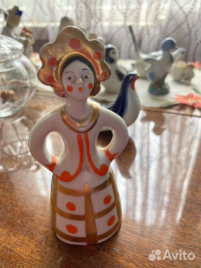 Статуэтка фарфор 