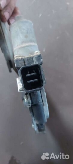 Стеклоподъёмник задний левый на Mitsubishi Lancer