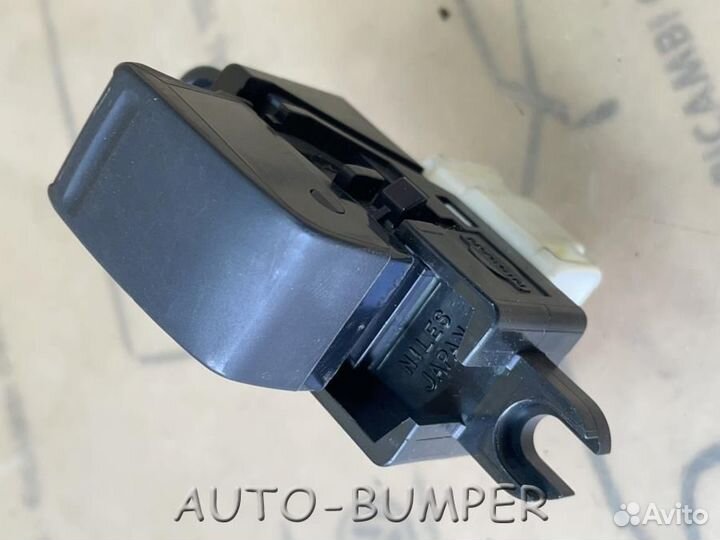 Nissan Кнопка стеклоподьемника пассажира