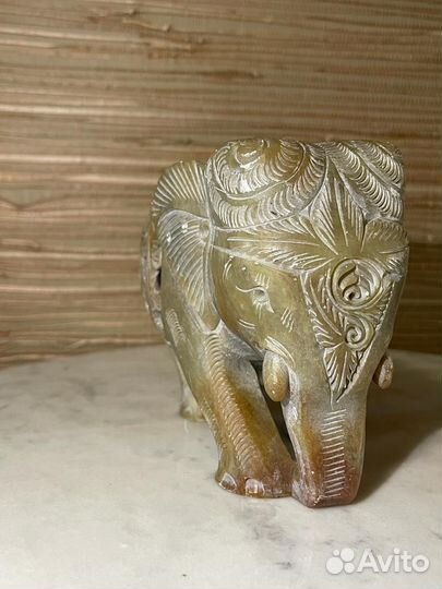 Статуэтка слона из мрамора