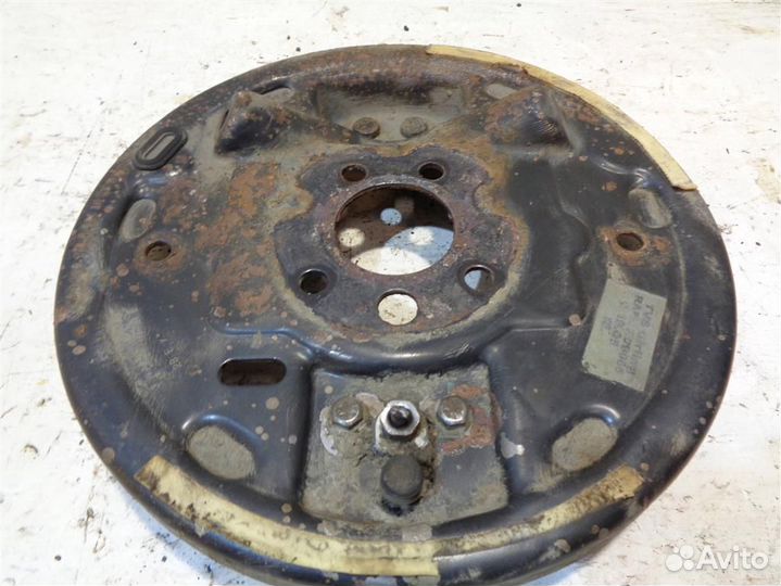 Щит опорный задний левый VW Polo Sedan