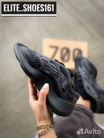 Adidas yeezy boost 700 v3