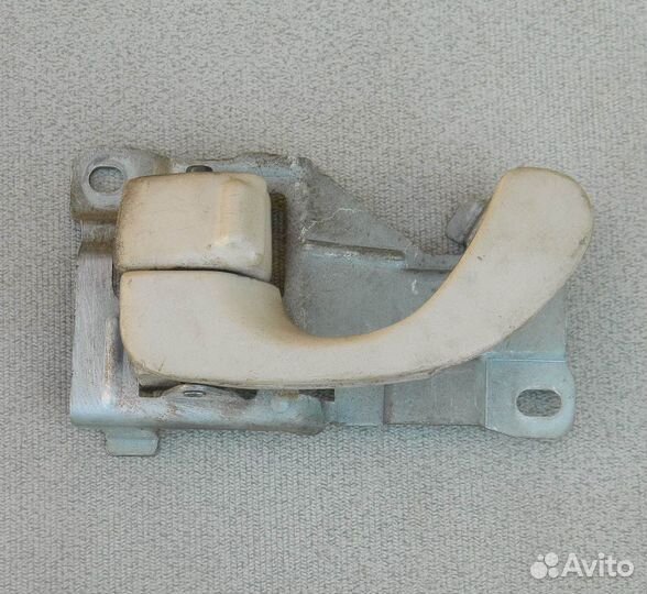 Ручка двери зад. левой внутренняя Mitsubishi Galant 8