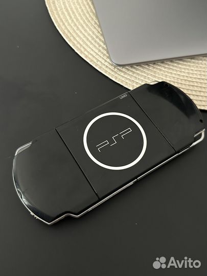 Sony PSP 3008 + флешка 32 гб+ 100 игр