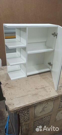 Шкаф в ванную комнату подвесной