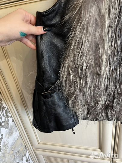 Меховая жилетка песец