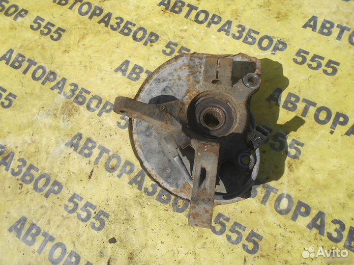 Кулак поворотный передний правый Mitsubishi Mirage