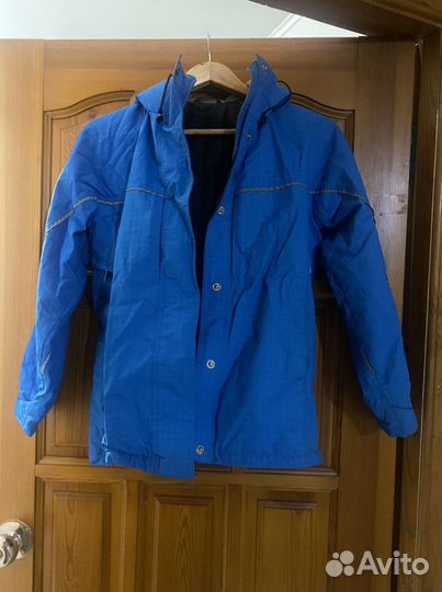 Горнолыжная куртка, комбинезон и перчатки