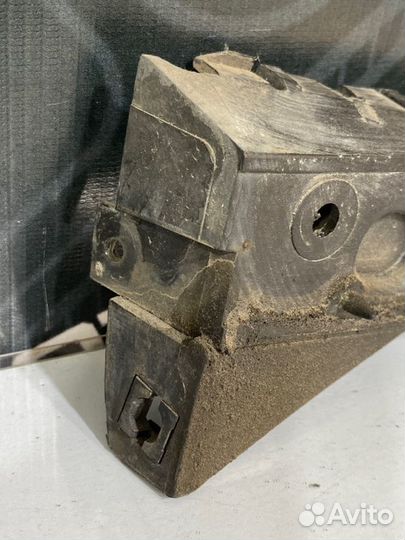 Крепление бампера переднее левое Audi A4 B6 ASN