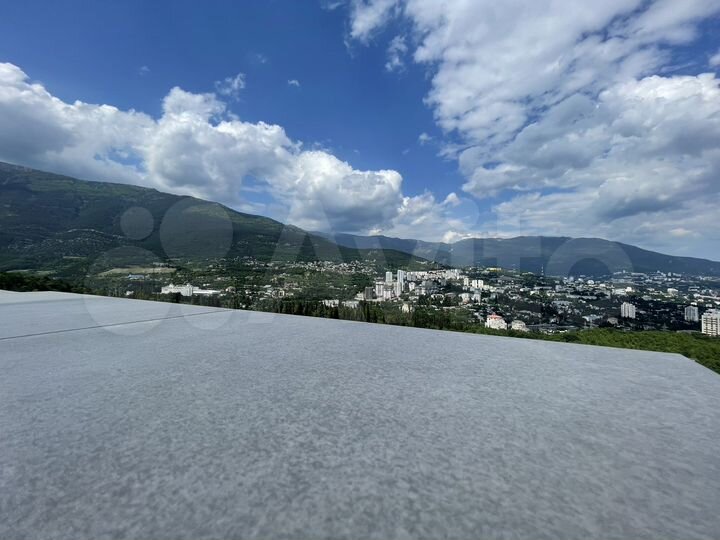 Дом 345 м² на участке 2 сот.