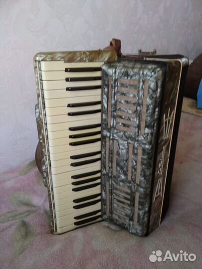 Антикварный аккордеон La paloma